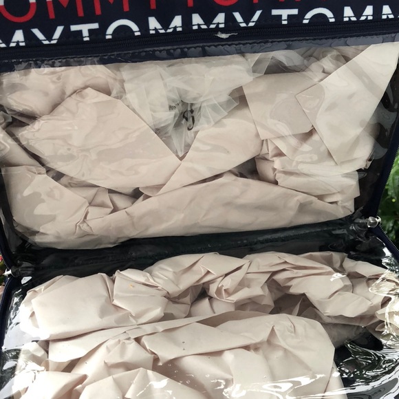 Tommy Hilfiger Cosmetic Bag - Picture 4 of 6